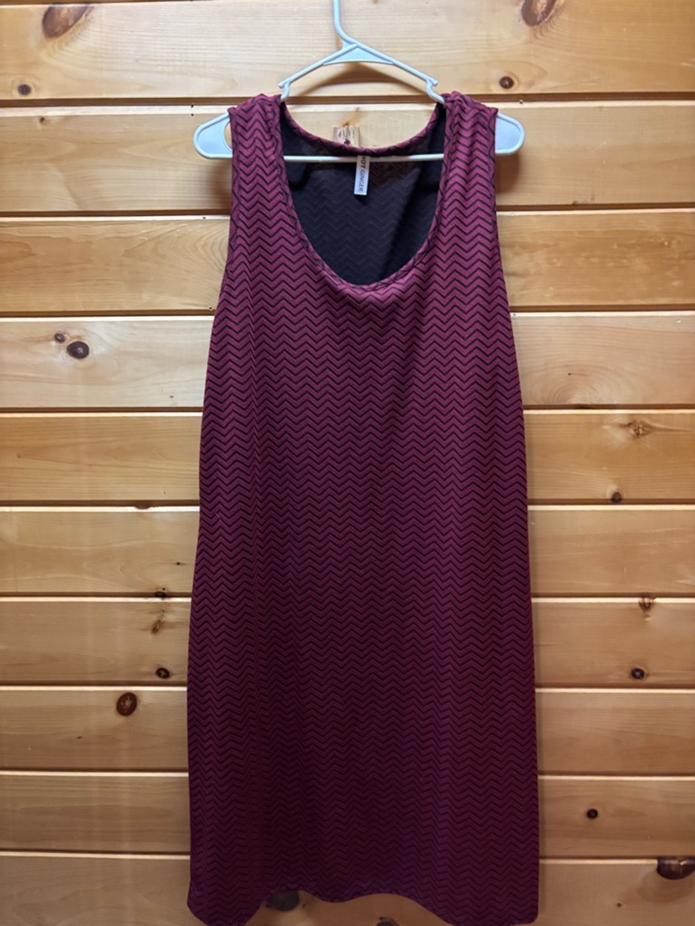 Women's Burgundy Chevron Midi Dress - Sleeveless